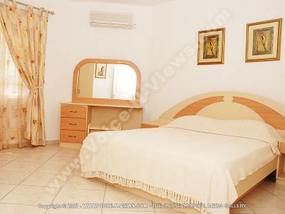 apartment orchidee mauritius bedroom view
Orchid?ɬe Apartment bedroom. The bedroom has a double bed, a dressing table and an aircondition. The bed has a bedside table oin either side of it. 
Keywords: Orchid?ɬe Apartment, bedroom, doule bed, dressing table, aircondition