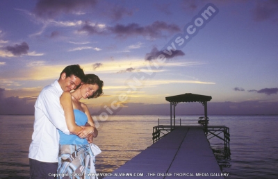 dinarobin hotel golf & spa mauritius couple on the jetty
