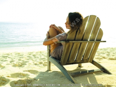 dinarobin hotel golf & spa mauritius lady on the beach
