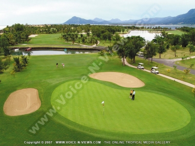 dinarobin hotel golf & spa mauritius two couples at the golf course
