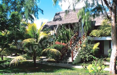 2 star hotel le coin de mire hotel garden view
Coin de Mire Hotel garden view. A small and charming Hotel, overlooking the spectacular lagoon of Bain Boeuf; only 4 km from the lively village of Grand Bay with its variety of restaurants, bars and boutiques. Its 75 rooms are all facing the lush tropical garden surrounded the hotel.
Keywords: 2*hotel, garden, small, charming, lagoon, Bain Boeuf, village, Grand Bay, retaurants, bars, boutiques, 75, rooms, tropical