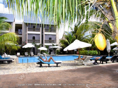 3 star hotel le palmiste hotel mauritius guest reading in sunbed
