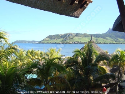laguna beach hotel and spa deluxe room mauritius sea view
