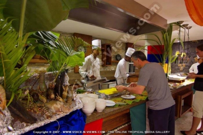 laguna beach hotel and spa mauritius restaurant open buffet
