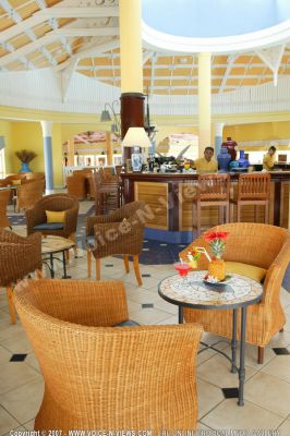4 star hotel preskil beach resort bar
