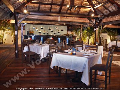 3 star the bay hotel restaurant
Open air restaurant with fusion style gourmet-cuisine.Spacious are available in between the table.The gastronomic restaurant of the hotel, which offers breakfast, lunch and dinner ?Ǩ?a la carte?Ǩ, proposes prestation blending flavour and presentation so as to create a sense of pleasure. You can appreciate your meal with a beautiful view of the blue lagoon of Riviere Noire.
