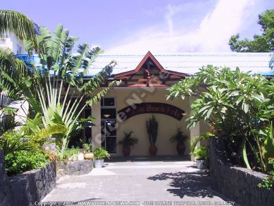 3 star hotel pearl beach hotel entrance

