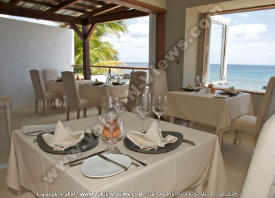 le recif hotel mauritius restaurant set up and sea view
