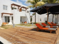 Filename=le_recif_hotel_mauritius_front_view_and_sun_bed.jpg
Filesize=194KiB
Dimensions=800x600
Date added=Feb 25, 2009 le_recif_hotel_mauritius_front_view_and_sun_bed.jpg