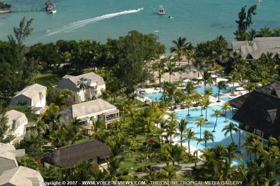 4 star hotel la plantation hotel aerial view
In the Northwest coast of Mauritius, near the historical site of Balaclava, lays the Resort and Spa ?Ǩ?La Plantation?Ǩ. With a 1000 m2 of swimming pools, 4000 m2 designed water environment, a river and the Indian Ocean the hotel is almost surrounded by water.
