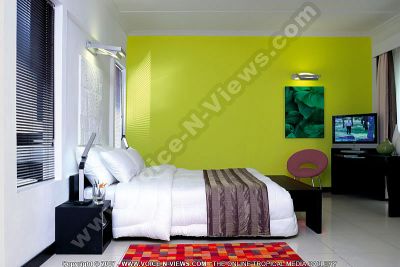 4 star la plantation resort standard room
A privilege room measures 72 m2 with a pax of 3.A view of the garden.Bathroom consists of a bath tub,shower and separate wc.There is a choice of adding an additional bed.
