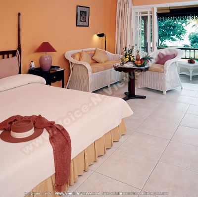 4 star hotel sofitel mauritius imperial resort & spa bedroom
Sofitel Imperial bedroom view. All 191 rooms and suites are set in several two storey buildings. They are kept in an Asian style with furniture in clear warm and simple colours. The 42 new Imperial Garden Suites are surrounding the Japanese garden complementing beautiful designed suites. This room consists of both a beedroom and livng room.
