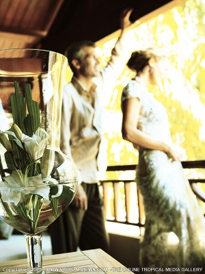 les pavillons hotel mauritius couple on balcony
