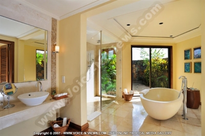 maradiva villas resort and spa hotel mauritius luxury suite villa bathroom general view
