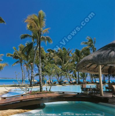 5 star hotel one and only le saint geran hotel pool deck and bar
