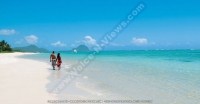 pearle_beach_hotel_mauritius_couple_walking_on_the_beach.jpg