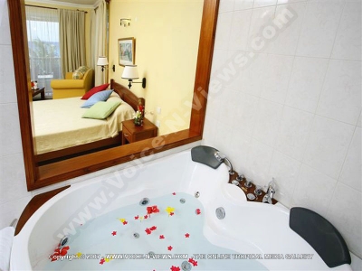 the jacuzzi of the deluxe suite of standard hotel pereybere mauritius ref 183
