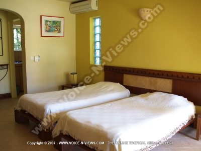 general view of the twin bedroom suite of superior beach apartment la preneuse ref 164
