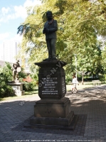 dr_manilal_maganlal_status_company_gardens_port_louis_mauritius.jpg