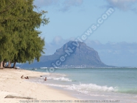 Filename=flic_en_flac_beach_le_morne_mountain_view_mauritius.jpg
Filesize=114KiB
Dimensions=800x600
Date added=Jun 19, 2008 flic_en_flac_beach_le_morne_mountain_view_mauritius.jpg