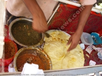 Filename=serving_dholl_puri_port_louis_mauritius.jpg
Filesize=128KiB
Dimensions=800x600
Date added=Jun 19, 2008 serving_dholl_puri_port_louis_mauritius.jpg