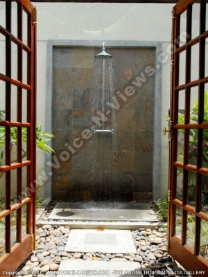 general view of the outdoor bathroom premium mountain chalets chamarel mauritius ref 159
