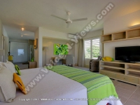 Filename=superior_penthouse_apartments_cap_malheureux_ref_94_bedroom_with_flat_screen_tv.jpg
Filesize=94KiB
Dimensions=800x600
Date added=Aug 04, 2010 superior_penthouse_apartments_cap_malheureux_ref_94_bedroom_with_flat_screen_tv.jpg
