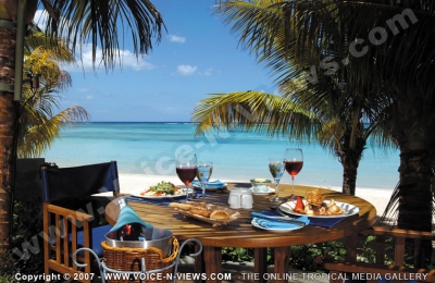 trou aux biches resort & spa mauritius loasis restaurant and sea view
