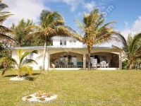 beach_villa_bernard_mauritius_front_view.jpg