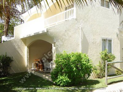 beach villa ti millionaire mauritius side view
Ti Millionaire Beach Villa side view. Forming part of a private compound, these two small but exclusively furnished self catering beach houses sit in second position behind another bungalow. They are located in the south east of Mauritius just a few kilometres from Mahebourg and famous Blue Bay Marine Park.
Keywords: Ti Millionaire Beach Villa, side, furnished, self-catering, beach, houses, south east. Mauritius, Mahebourg, Blue Bay Marine Park