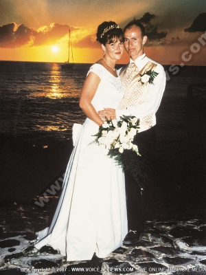 wedding in mauritius maritim hotel just married couple and sunset view
