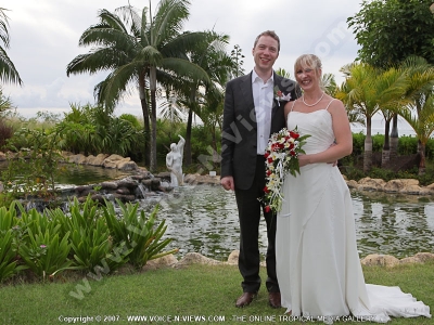 wedding mauritius le meridien ile maurice hotel just married couple

