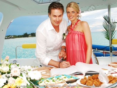 wedding on maeva catamaran mauritius just married couple
