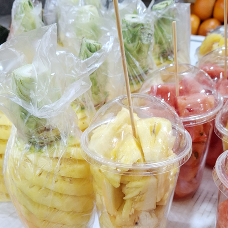 A handy and quick way for some fresh fruits when visiting the market
